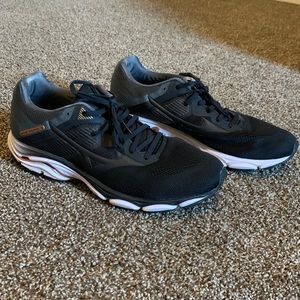 Men’s Mizuno Wave Shoes